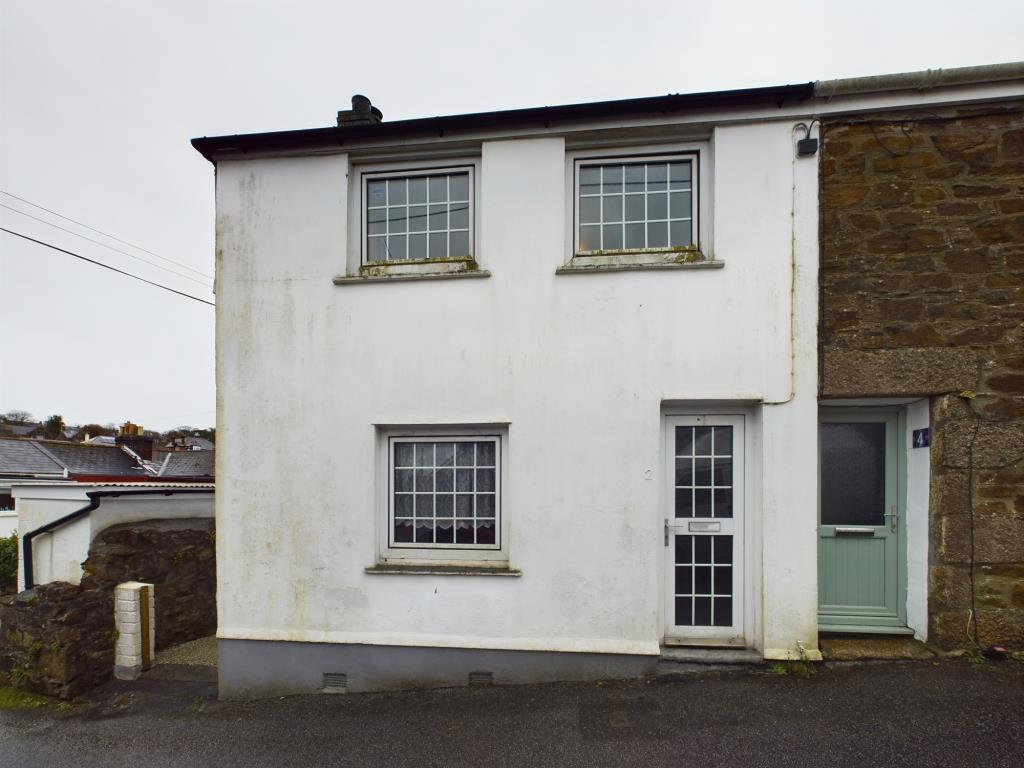 Lot: 12 - COTTAGE FOR IMPROVEMENT - Front fa?ade of property
